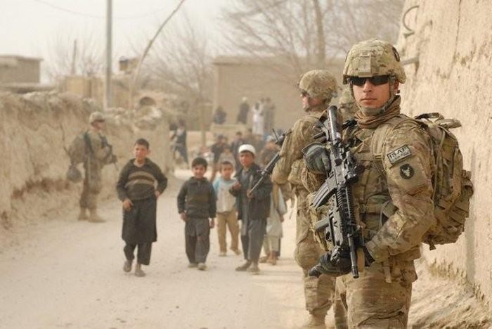 Đáng ngạc nhiên là sự chuyển đổi và xây dựng chính quyền mới của Afghanistan là một sự thất bại lớn; khi các lực lượng chính quyền địa phương, do phương Tây dựng lên, đã trở thành một lãnh chúa địa phương khác.
