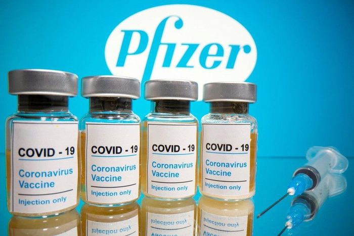  Vaccine Pfizer/BioNTech có khả năng được FDA phê duyệt trước lễ Lao động 6/9 của Mỹ. Ảnh: Reuters. 