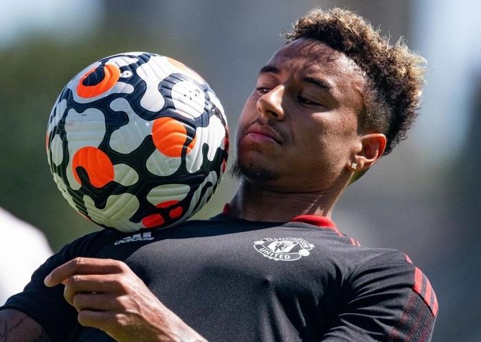  "Quỷ đỏ" sẽ bán Lingard nếu được giá. West Ham là đội muốn mua đứt Lingard, nhưng chưa thể đáp ứng phí chuyển nhượng 30 triệu euro. 
