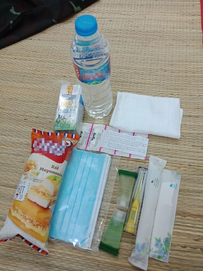 Hai vợ chồng cảm nhận được sự chu đáo, tận tình của đội ngũ y tế, tình nguyện viên ở bệnh viện.