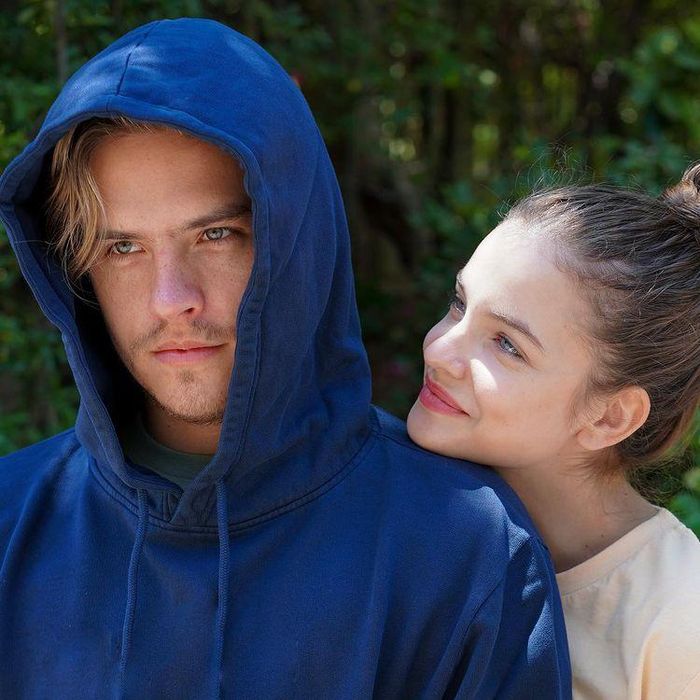  Vào những ngày đặc biệt, thiên thần nội y Barbara Palvin luôn gửi tin nhắn ngọt ngào đến nửa kia của mình. Dịp lễ tình nhân 2021, cô chia sẻ: "Valentine của tôi. Tôi đăng ảnh chậm một ngày vì hôm qua, tôi bận yêu anh. Cảm ơn anh và cảm ơn chiếc bánh phô mai ngon nhất đã làm cho em". 
