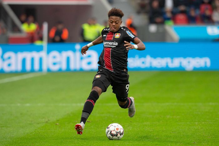  Trước đó, Aston Villa thông báo Leon Bailey trở thành tân binh của đội bóng. Bayer Leverkusen nhận 30 triệu bảng từ thương vụ này. Bailey được coi là người thay thế cho Grealish khi có thể chơi tốt ở 2 cánh và cả vị trí tiền đạo cắm. 