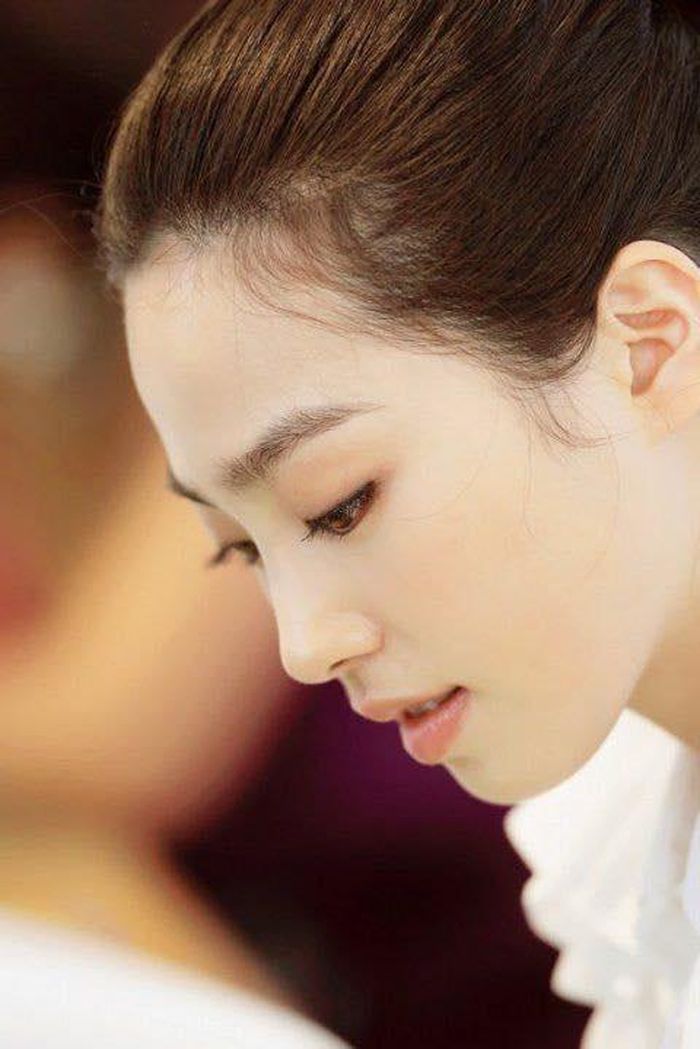 Cha Yu Ram sinh năm 1987, bắt đầu theo đuổi sự nghiệp thể thao từ năm 8 tuổi. Ban đầu, cô học tennis, 5 năm sau chuyển sang tập billiards. Ngay từ năm 13 tuổi, cô đã bộc lộ tài năng vượt trội dành cho môn thể thao này và nhanh chóng nổi lên với biệt danh "nữ thần billiards" của Hàn Quốc.