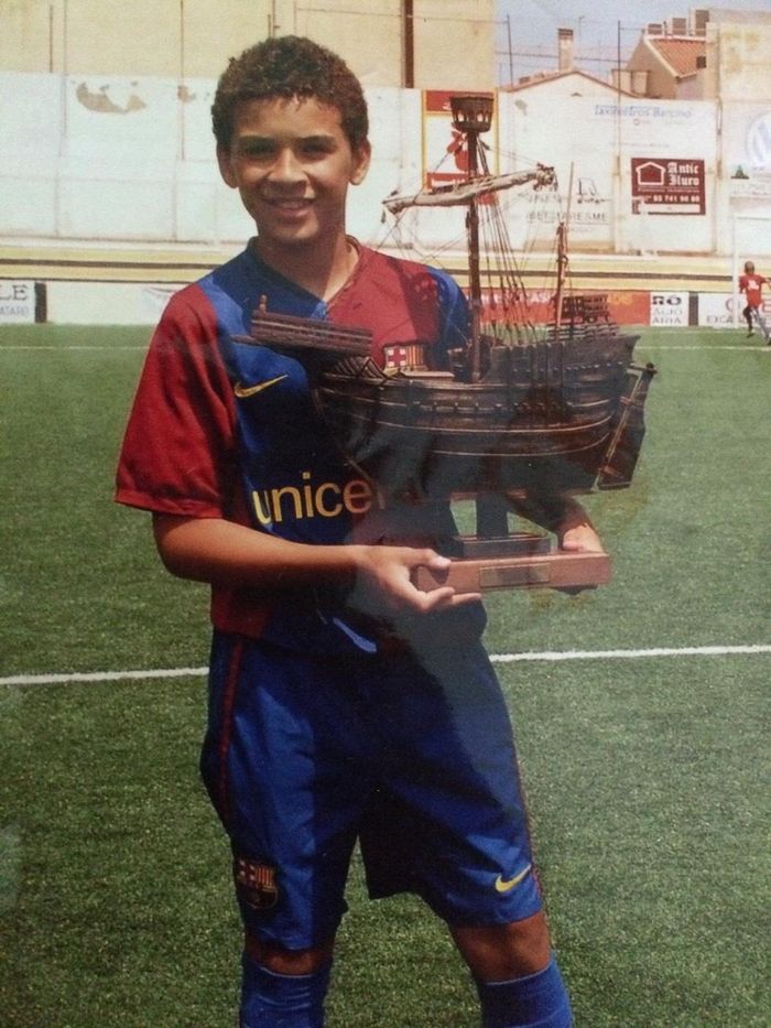  Hendrio thời còn khoác áo đội trẻ của Barca. Ảnh: NVCC. 