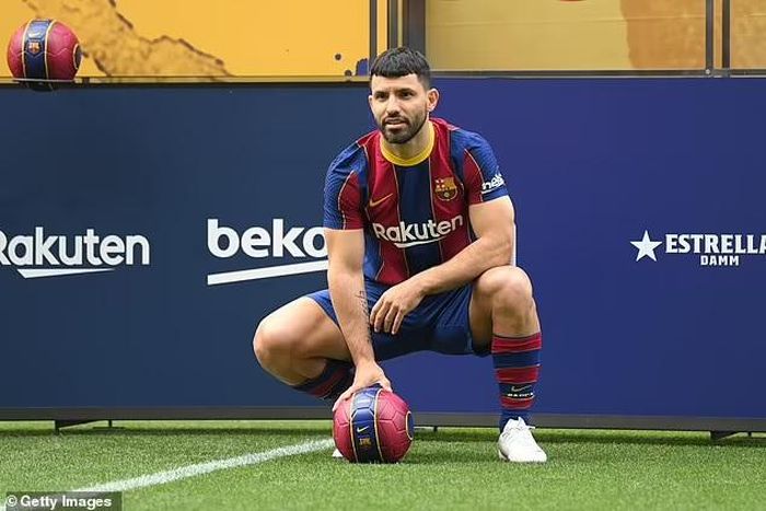 Aguero muốn rời Barca vì không còn Messi