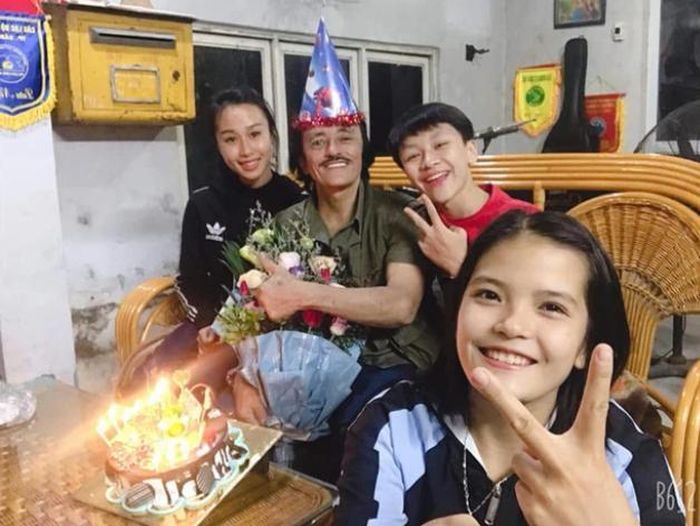 Giang Còi và các thành viên trong gia đình trước đó.