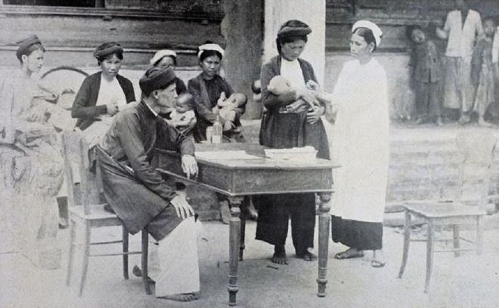 Tiêm chủng cho trẻ sơ sinh