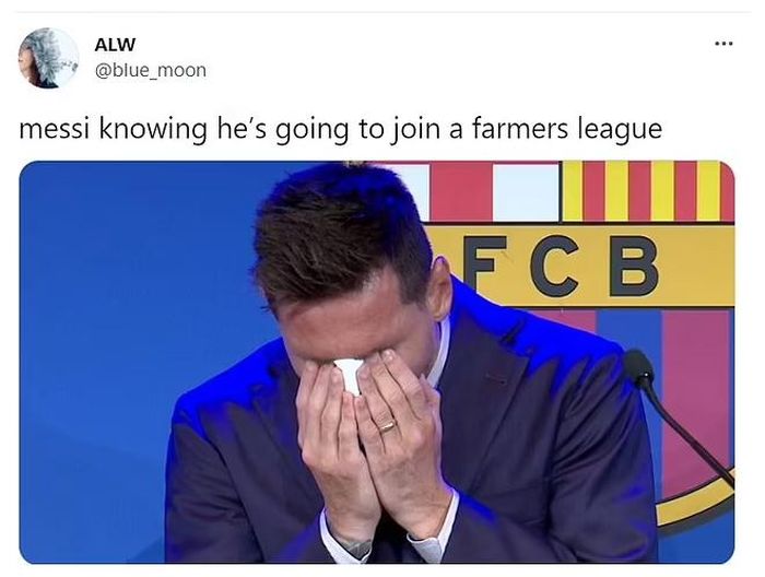 Một người hâm mộ đã sử dụng hình ảnh Messi khóc trong cuộc họp báo chia tay Barca hôm Chủ nhật và ví nó như “phản ứng” của Messi khi phải đến Pháp chơi bóng.
