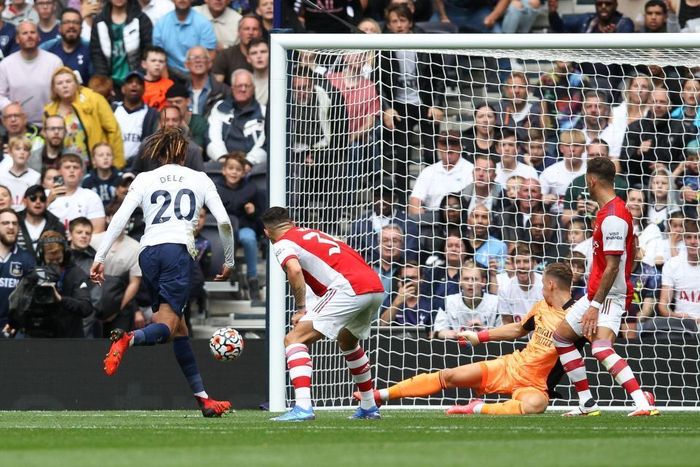 Tình huống Dele Alli dứt điểm trúng cột dọc