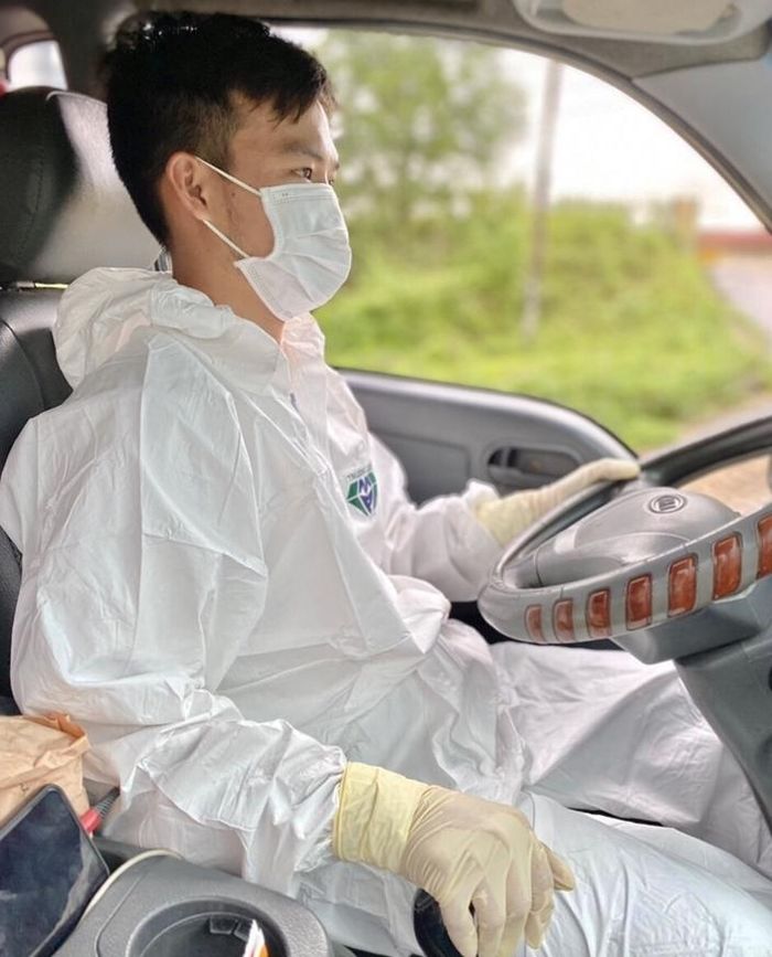 Sinh viên Duy Thanh với những chuyến xe 0 đồng chuyển rau, củ quả từ Kon Tum về miền Nam giúp đỡ đồng bào đang trong vùng dịch. Ảnh: ĐHĐN.