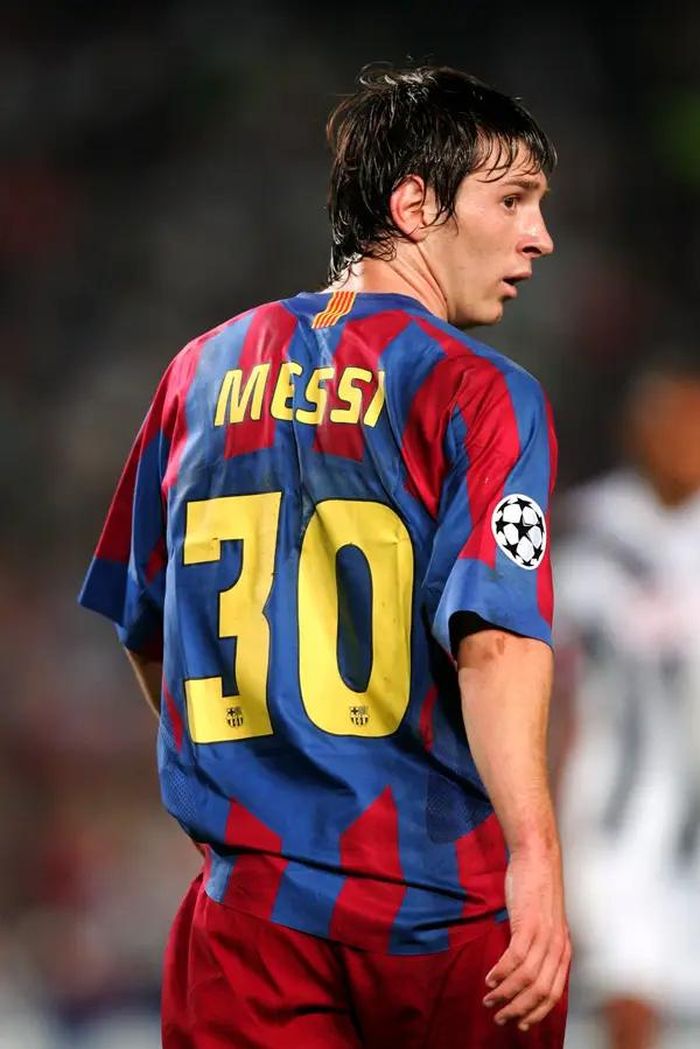 Messi từng mặc áo số 30 ở Barca
