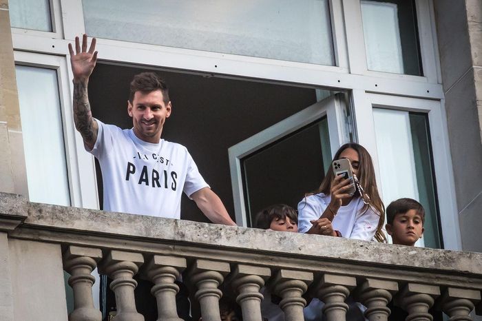  Sau Zlatan Ibrahimovic, Neymar, Kylian Mbappe, PSG lại đón thêm một ngôi sao mới, đó là Lionel Messi. Ảnh: Reuters. 