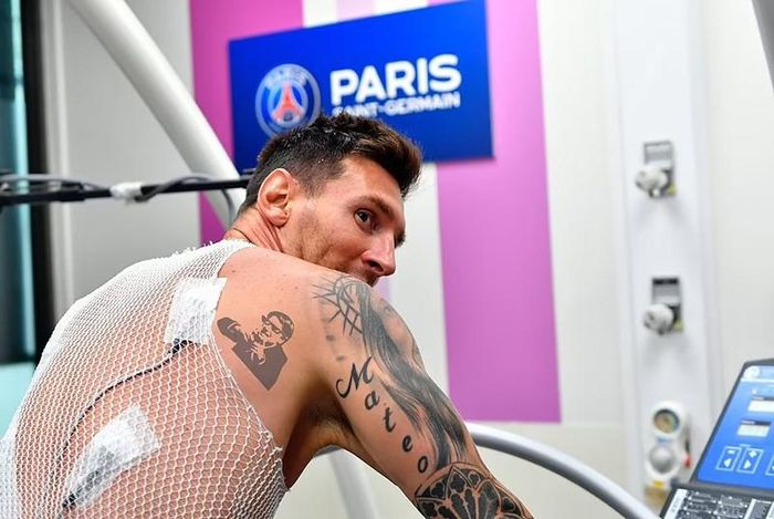 Hình ảnh Messi kiểm tra y tế tại PSG trước khi ký hợp đồng
