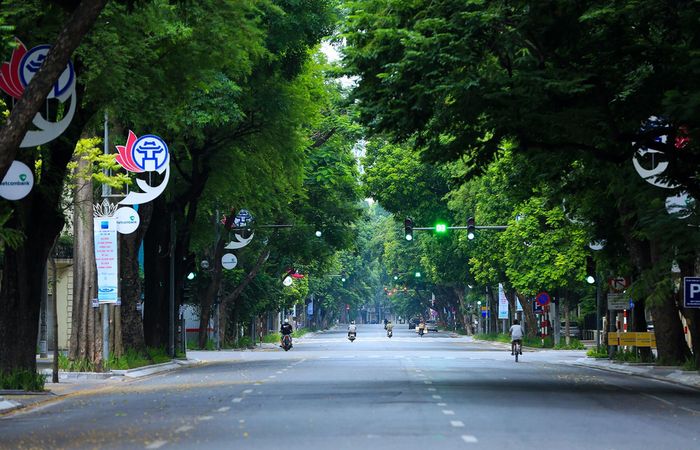 Một không gian yên tĩnh bao trùm trên các tuyến phố Thủ đô