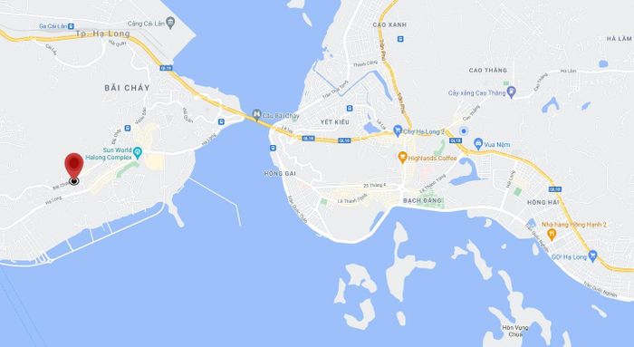  Vụ sạt lở xảy ra tại khu 4, phường Bãi Cháy, TP Hạ Long (chấm đỏ). Ảnh: Google Maps. 