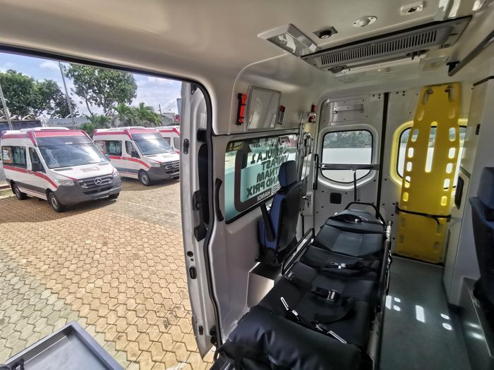  TP.HCM huy động nhiều xe cấp cứu hỗ trợ chống dịch. Ảnh: Ngọc Tân. 