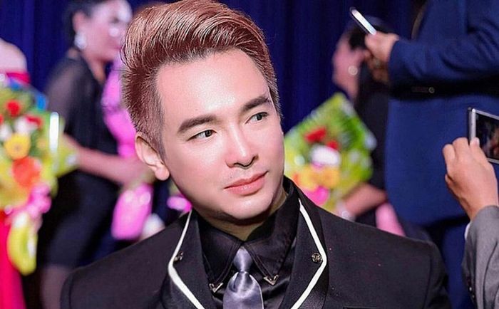 Ca sĩ Việt Quang