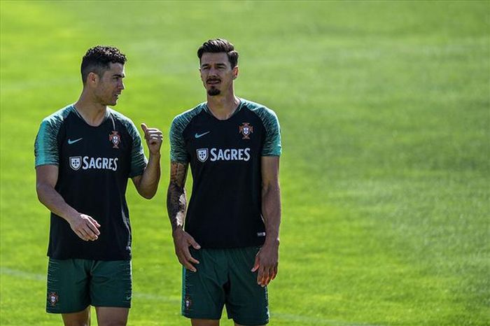 Fonte bông đùa rằng đang rủ Ronaldo đến Lille