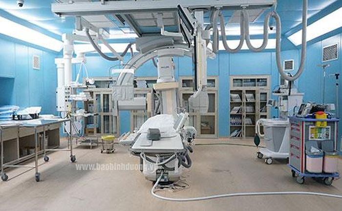 Bệnh viện dã chiến điều trị các ca bệnh nặng, nguy kịch được trang bị thiết bị y tế hiện đại.