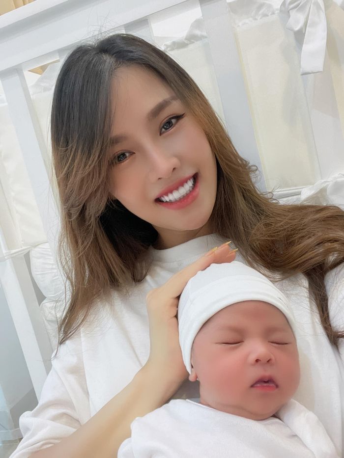 Quế Vân tiết lộ, cô đã giảm tới 10kg sau sinh và trở về mốc cân nặng như thời chưa mang bầu.