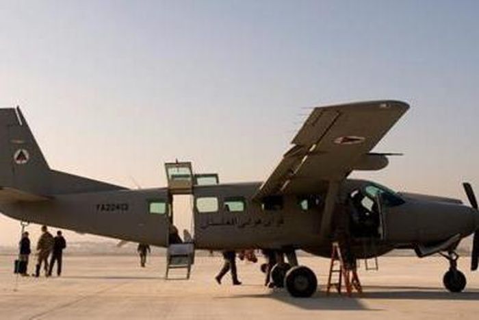 Không quân Afghanistan có nhiều máy bay và trực thăng được trang bị vũ khí, nhưng chiến đấu hiệu quả nhất là 1 phi đội nhỏ gồm chỉ hơn 20 máy bay động cơ cánh quạt