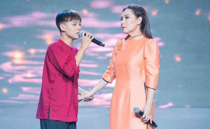 Hình ảnh trên sân khấu biểu diễn của Phi Nhung và Hồ Văn Cường. Ảnh: NVCC.