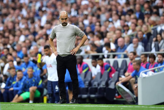  Pep Guardiola cùng Man City thua ngay trận khai màn mùa giải mới. Ảnh: Reuters. 