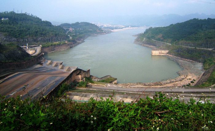 Nhà máy thủy điện Hòa Bình được khởi công và triển khai trong đúng thời điểm đất nước vừa kết thúc chiến tranh gặp muôn vàn khó khăn thiếu thốn.