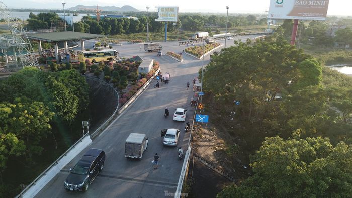 Toàn cảnh ở chốt kiểm soát cầu Bến Thủy 2, nơi đường tránh quốc lộ 1A đi qua. 