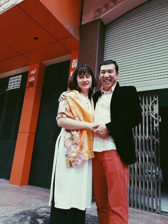 NSƯT Quang Thắng và vợ. 