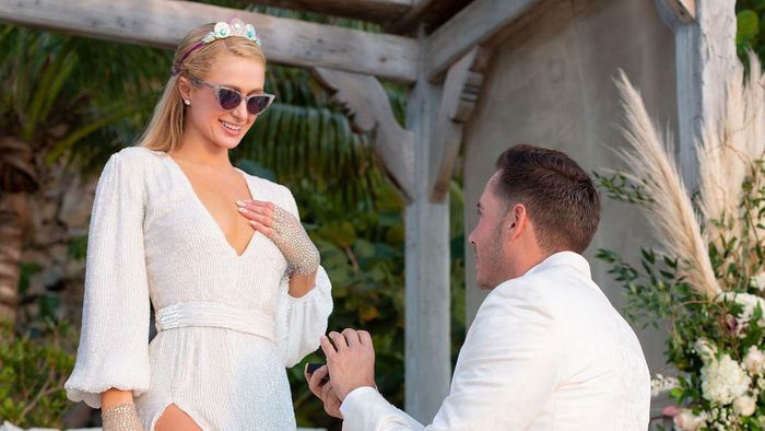 Carter Reum cầu hôn Paris Hilton. Ảnh: Pop Sugar.