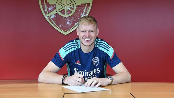 Aaron Ramsdale ký hợp đồng và ra mắt Arsenal