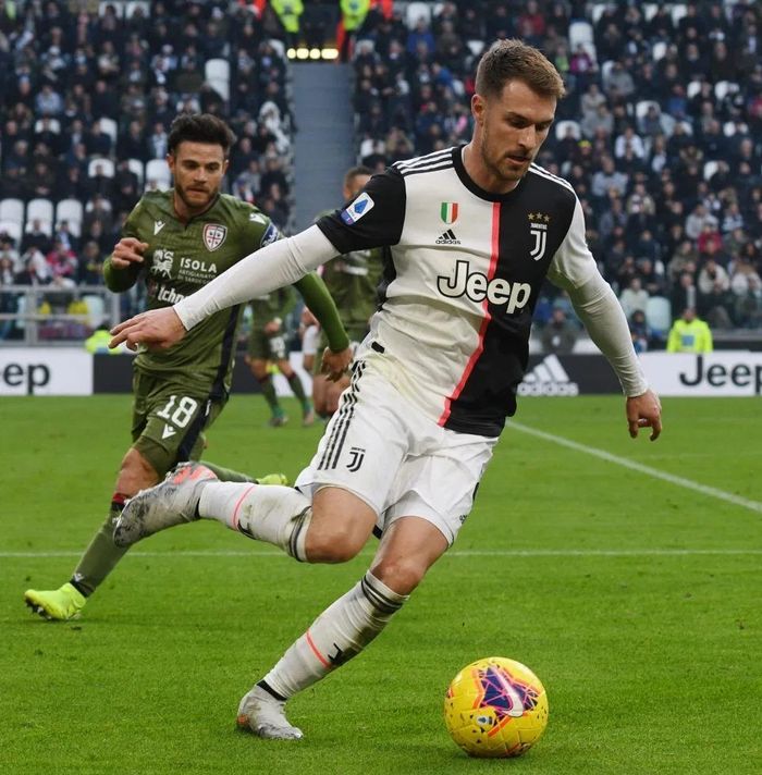 7. Aaron Ramsey. Tiền vệ xứ Wales đã không đạt được đỉnh cao ở Serie A như đã làm với Arsenal. Từ năm 2019 đến nay, Ramsey mới đá 46 trận và ghi 5 bàn. Anh lúc này đang mắc kẹt giữa việc ở lại Serie A hoặc quay về Premier League, nhưng chưa có CLB nào dang tay ra đón.