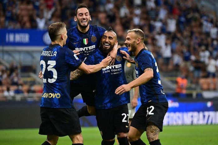 Sau nhiều cơ hội bị bỏ lỡ, bàn thứ 3 cũng đến với Inter ở phút 74. Arturo Vidal vừa vào sân nhưng đã kịp chứng tỏ duyên ghi bàn với tình huống dứt điểm chuẩn xác sau pha kiến tạo ngẫu hứng của Nicolo Barella.