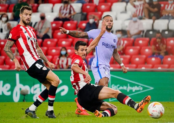  Trong ngày Braithwaite, Griezmann tịt ngòi, Depay tiếp tục trở thành nguồn cảm hứng của hàng công Barca. Phút 86, cơ hội lại đến với tuyển thủ Hà Lan sau pha tranh chấp thành công của Sergio Busquest ở giữa sân. Tuy nhiên, lần này anh đưa bóng đi chệch khung thành.