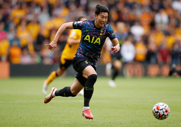  Sau quãng thời gian phòng ngự co cụm, Tottenham dần lấy lại thế trận và có câu trả lời bằng những tình huống dứt điểm liên tiếp từ Son Heung-min, Steven Bergwijn. Thủ môn Jose Sa đã chơi tập trung để giúp chủ nhà tránh bàn thua. 