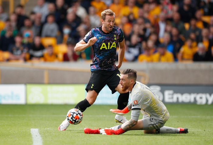  Phút 70, Harry Kane có lần đầu ra sân cho Spurs mùa này. Tiền đạo sinh năm 1993 có cơ hội ngon ăn để kết liễu Wolves ở phút 81. Cú dứt điểm của anh đi quá nhẹ và không thể trở thành bàn thắng. 