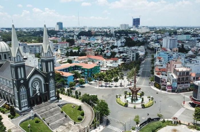 Đường phố ở Bình Dương vắng lặng trong thời gian giãn cách xã hội