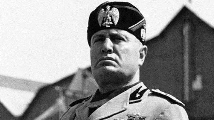 Benito Mussolini (1883 - 1945) được biết đến là bạn thân, đồng minh thân cận của nhà độc tài Adolf Hitler. Trùm phát xít Mussolini gây ra nhiều "sóng gió" ở Italy trong những năm tháng diễn ra Chiến tranh thế giới 2.