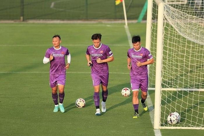 Bùi Tiến Dũng khả năng không thể thi đấu bên cạnh Trọng Hoàng và Quế Ngọc Hải ở trận ra quân