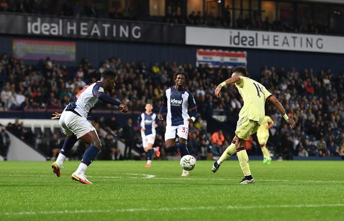 Cuối hiệp 1, Aubameyang và Pepe thay nhau lập công giúp Arsenal dẫn 3-0