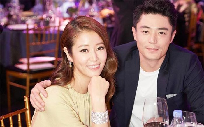 Hiện tại, netizen vẫn đang "đứng ngồi không yên" về sức ảnh hưởng của drama mang tên Triệu Vy. Ở thời điểm này, các nghệ sĩ đều đang nín thở, không dám phát ngôn giữa lúc drama nhạy cảm.