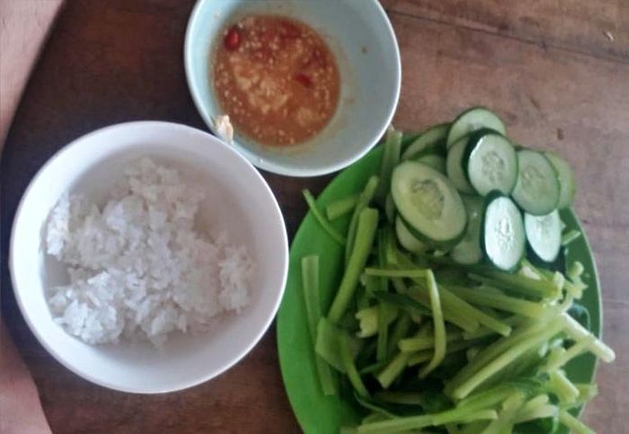 Chiến thắng Covid-19 nhưng Tú vẫn chưa thực sự hồi phục. Việc ăn uống của chị vẫn rất khó khăn. 