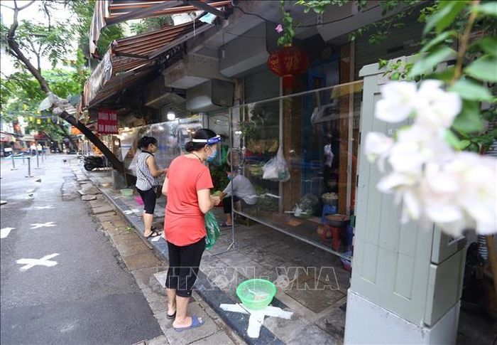 Người mua, bán đều đảm bảo giãn cách, không tiếp xúc trực tiếp.