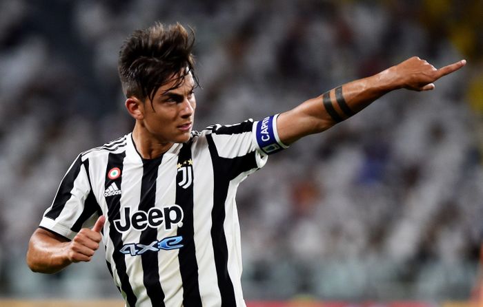 Thủ quân của Juventus ở trận này Paulo Dybala gây thất vọng với hàng loạt tình huống để mất bóng ở khu vực giữa sân. Tuyển thủ Argentina suýt khiến đội nhà nhận bàn thua ở phút 25 sau một pha xử lý rườm rà. Ở cánh phải, McKennie không để lại dấu ấn nào đáng kể.