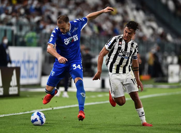  Dybala tiếp tục chơi tệ. Cầu thủ số 10 khiến CĐV chủ nhà sốt ruột với những tình huống tham dứt điểm từ những cự ly rất khó để ăn bàn.