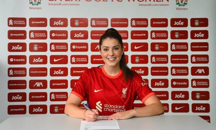 Sở trường là tiền vệ, Humphrey có 76 lần ra sân cho Bristol City trong 4 mùa giải ở Super League, giải VĐQG hàng đầu nước Anh dành cho nữ. Cô từng là thành viên tuyển U23 Anh.