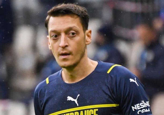 Ozil từng bị HLV Arteta buộc phải rời Arsenal từ hồi tháng 1/2021.