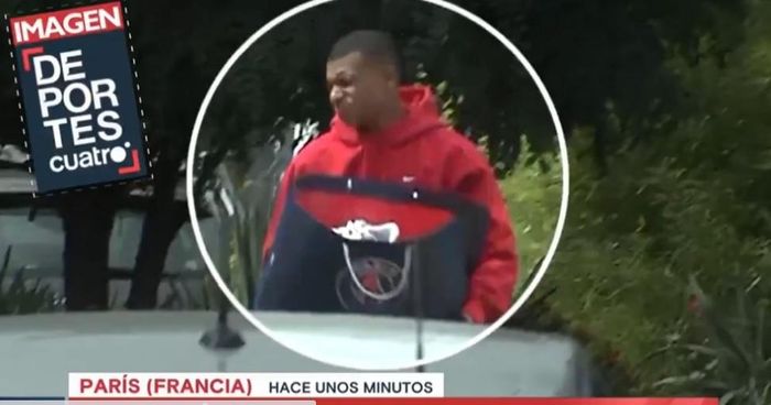 Mbappe được phát hiện rời khu phức hợp của PSG với một túi đồ