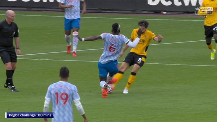 Tình huống vào bóng gây tranh cãi của Pogba